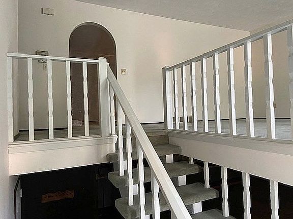 4th image of 808 Donegal Dr