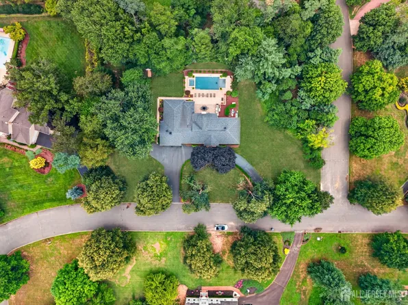 7 Darien Ct, Colts Neck, NJ 07722
