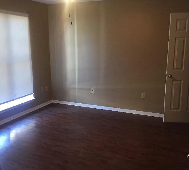 7605 Iris Dr — Photo 2