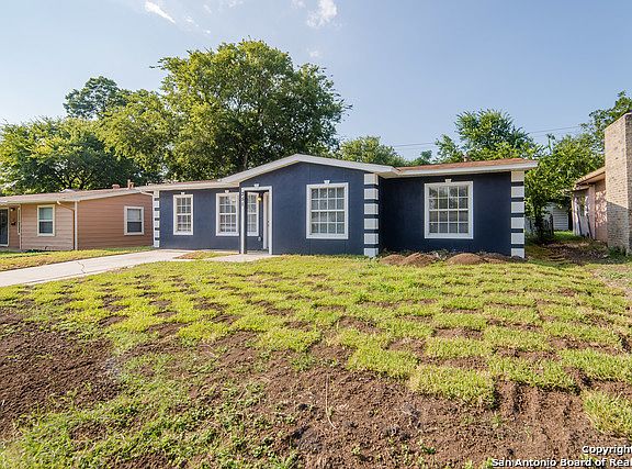3rd image of 251 Basswood Dr