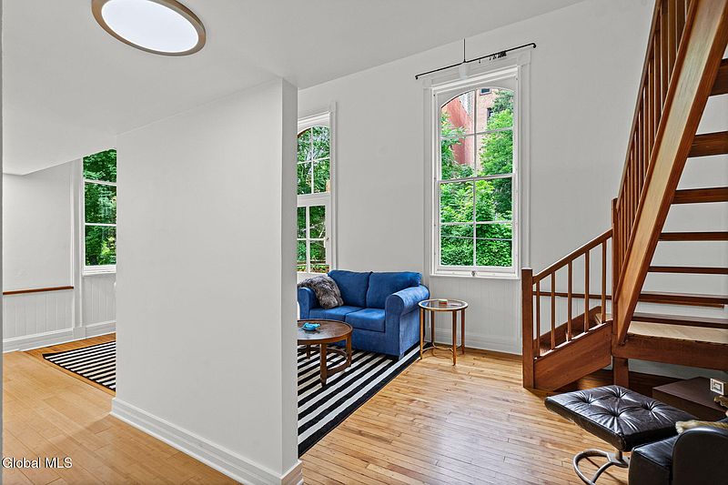3rd image of 206 N Pearl Street APT 204