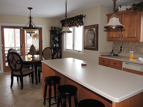 Kitchen island/brkfs nook