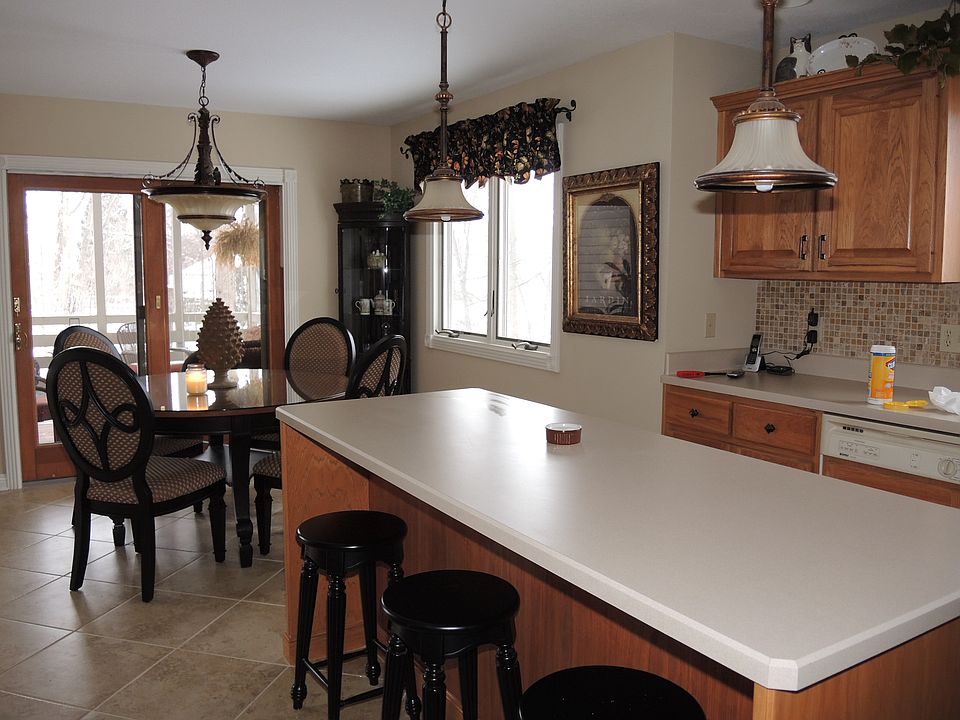 Kitchen island/brkfs nook