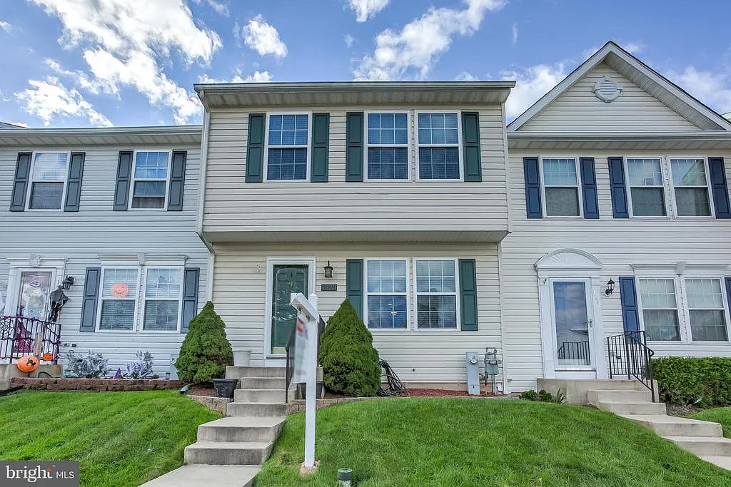 1220 Splashing Brook Dr photo 1
