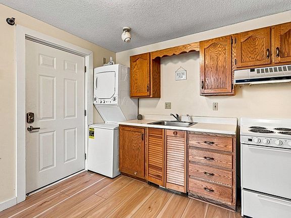 3rd image of 32 Market Street #B