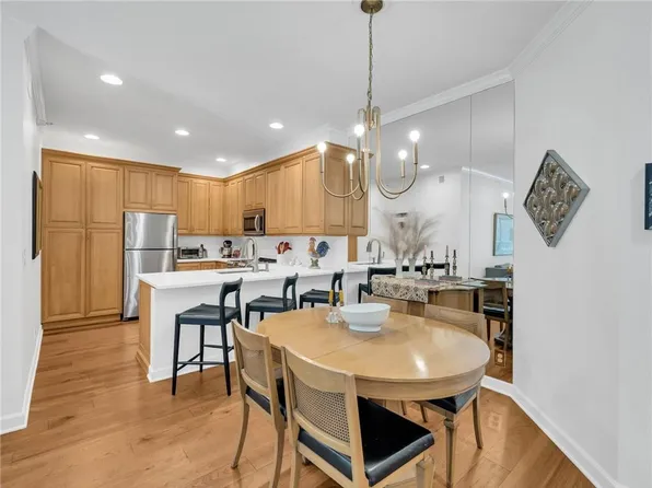 4949 Wornall Rd APT 110, Kansas City, MO 64112