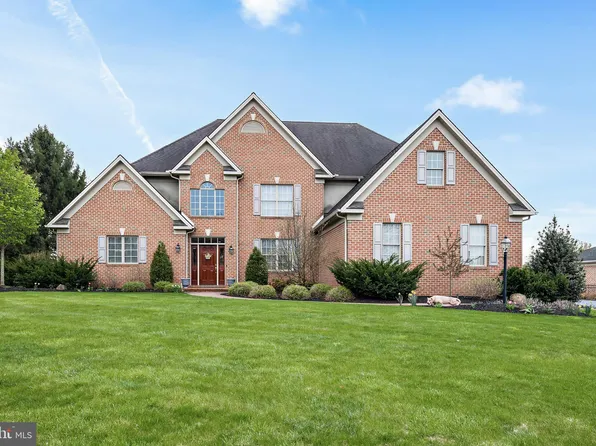 1605 Detwiler Dr, York, PA 17404