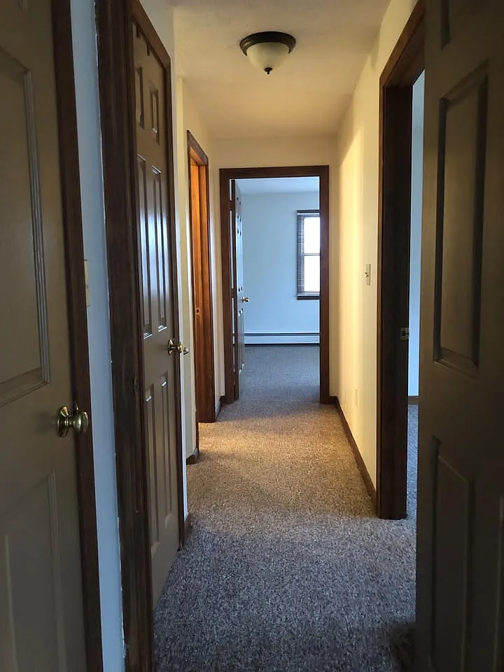 3 bed, 1.5 bath, 1600 sqft, $2,400 — Photo 4