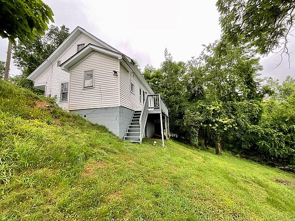 3rd image of 306 McArthur St