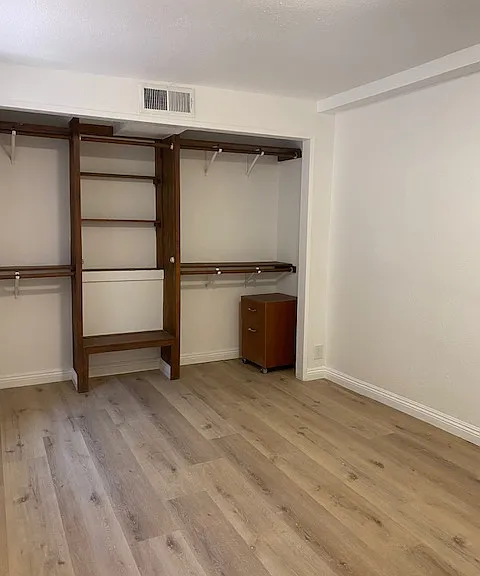 4350 York Blvd — Photo 12