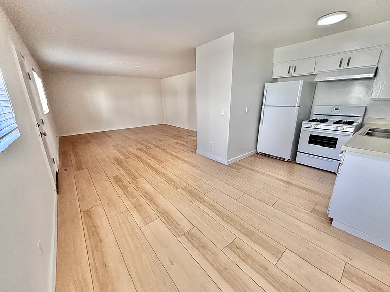 382 W Ramona St #C — Photo 6