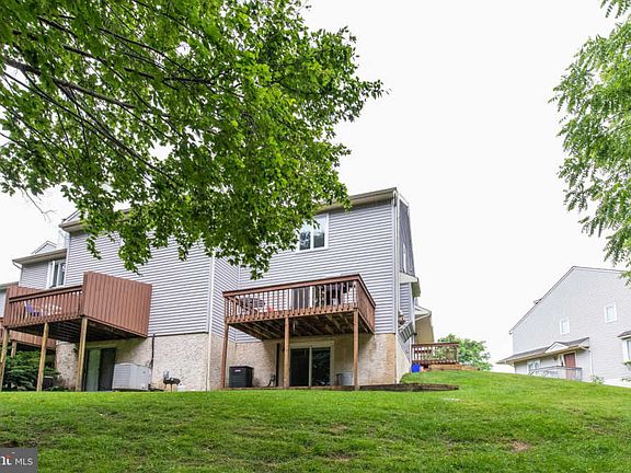 3rd image of 501 Pinebrooke Cir