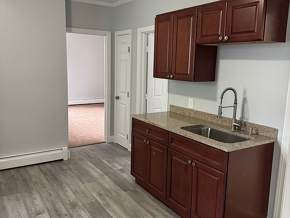 3rd image of 620 Stanley St #1