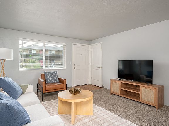 Pacific Village | Living Room