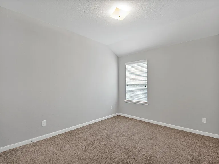 5100 Royal Springs Dr — Photo 10