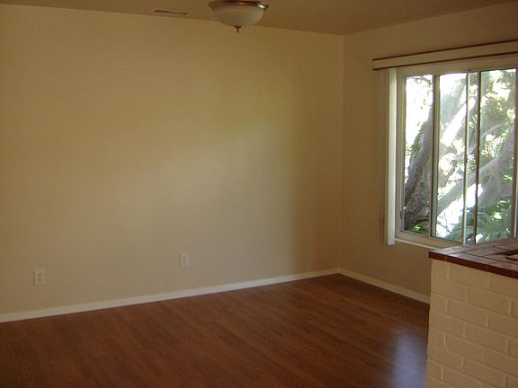 5th image of 3719 Amaryllis Dr #U