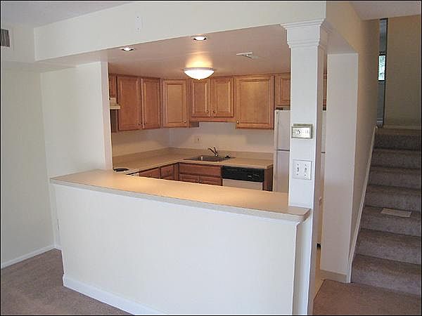 Kitchen with breakfast bar