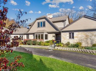 1357 Sunview Ln, Winnetka, IL 60093