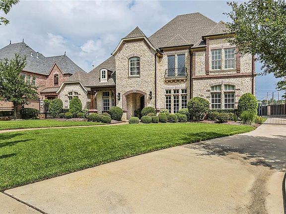 2nd image of 642 Castle Rock Dr