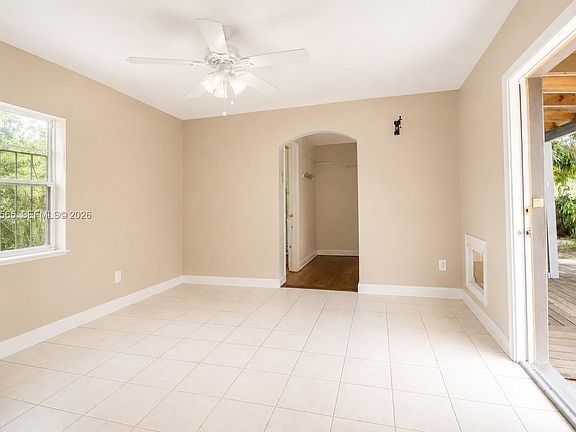 4th image of 1380 NE 153rd St