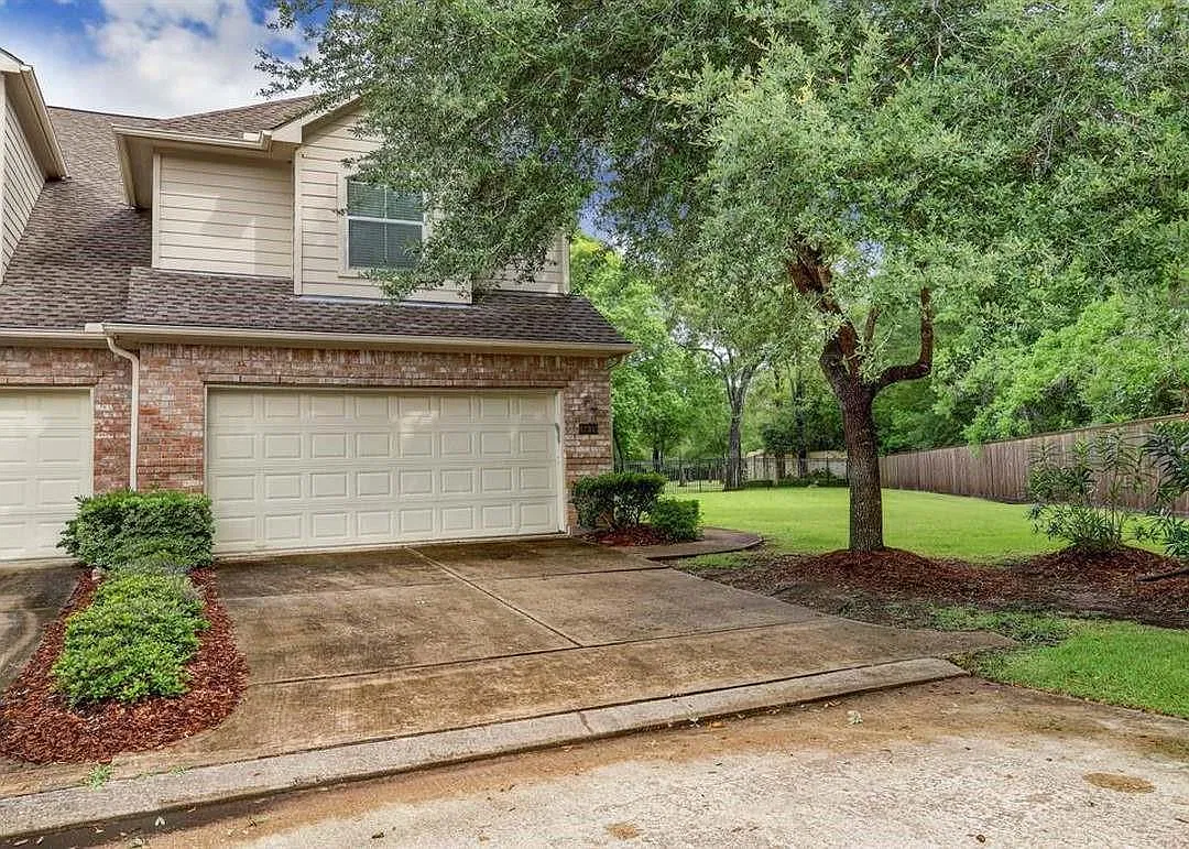 2 bed, 2.5 bath, 2009 sqft, $2,800 — Photo 3