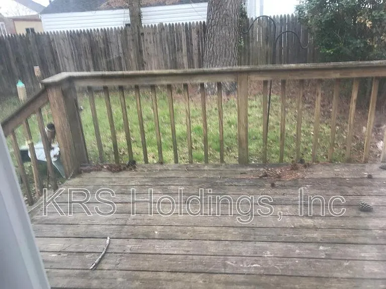 211 Maycox Ave #B — Photo 12