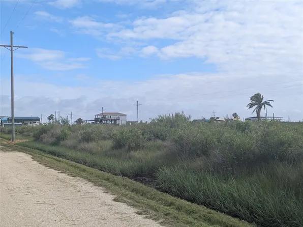 1102 Gulf Supply Rd, Gilchrist, TX 77617