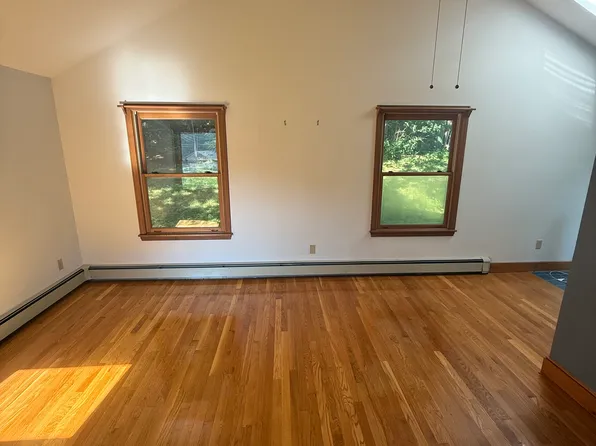 18 Lariviere Rd, Framingham, MA 01701