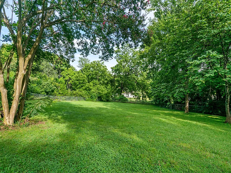 258 E Moody Ave — Photo 5