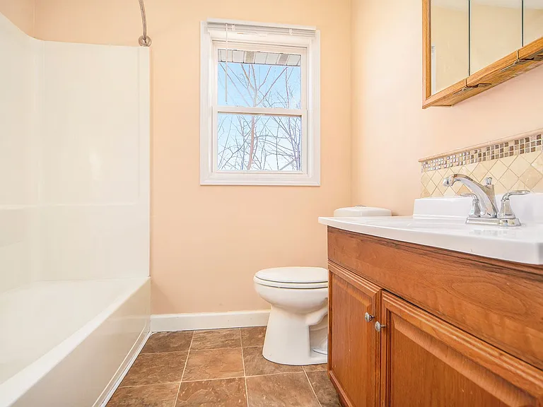 2538 Texel Dr N — Photo 9
