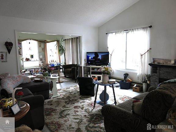 4th image of 640 Madison Dr #B