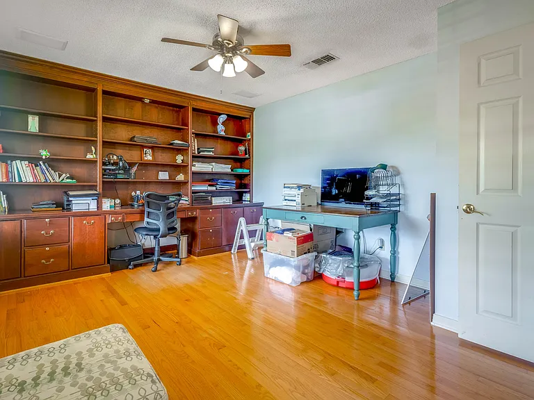 3019 Keats Dr — Photo 45