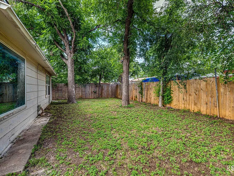 213 Twin Oaks Dr — Photo 7