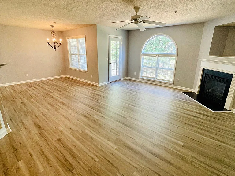 3475 Forestdale Dr #2B — Photo 2