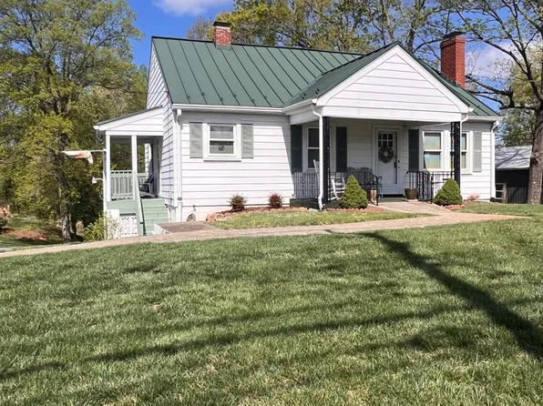 102 Oak Grove Dr, Madison Heights, VA 24572