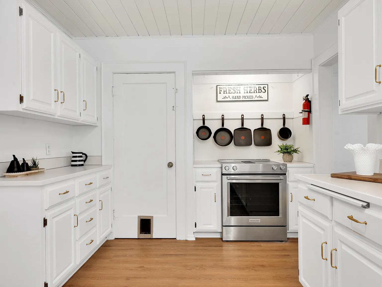 4 bed, 2400 sqft, $4,600 — Photo 3