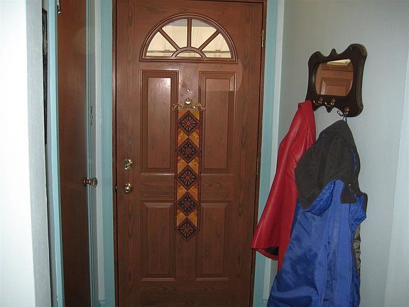 5th image of 613 E Oakside St