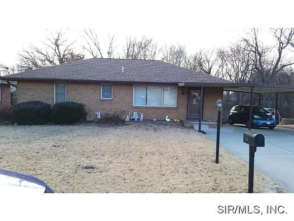 475 Sullivan St photo 1