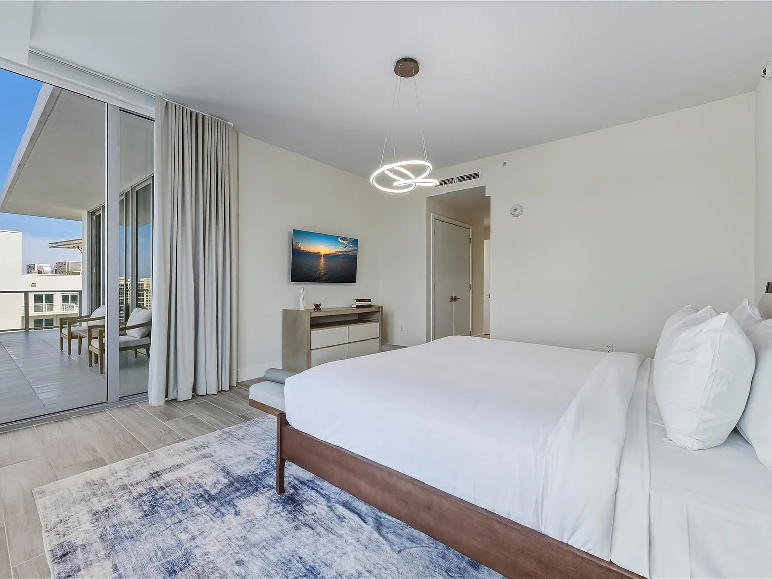 2 bed, 3.0 bath, 3390 sqft, $26,000 — Photo 4