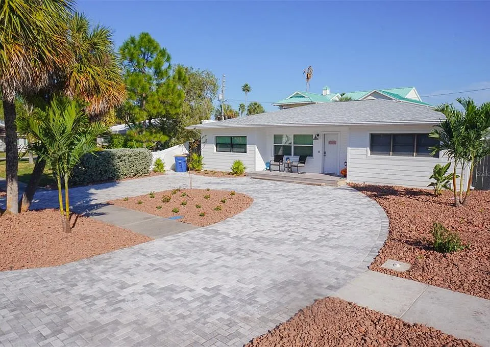 929 Lantana Ave