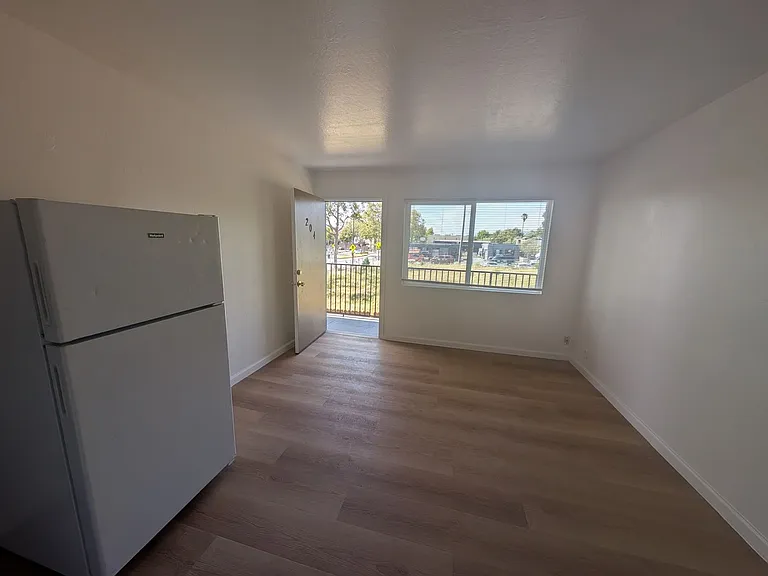1213 San Pablo Ave #204 — Photo 2