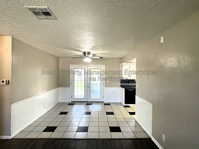 609 S Meadow Ln — Photo 5