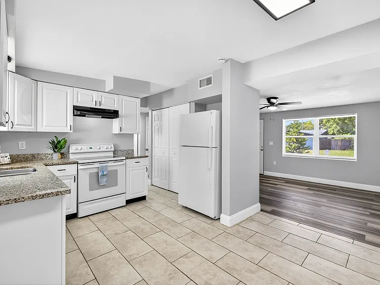 7125 Seward Dr — Photo 9