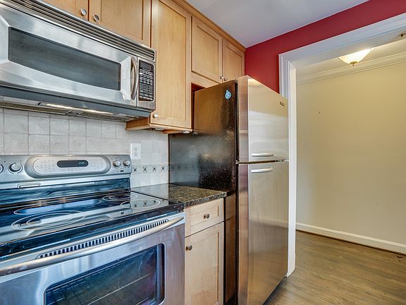 1st floor -- Kitchen