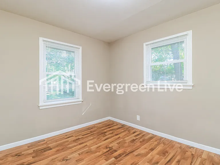 350 Brackleigh Ln — Photo 11