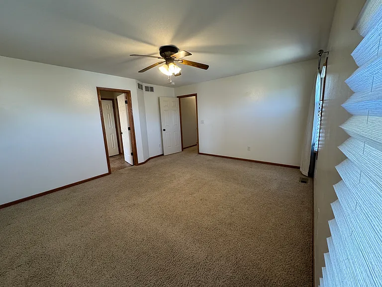 511 NW Benjamin Ct — Photo 16