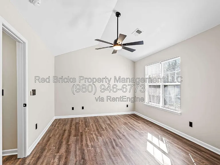 10212 University Park Ln — Photo 16
