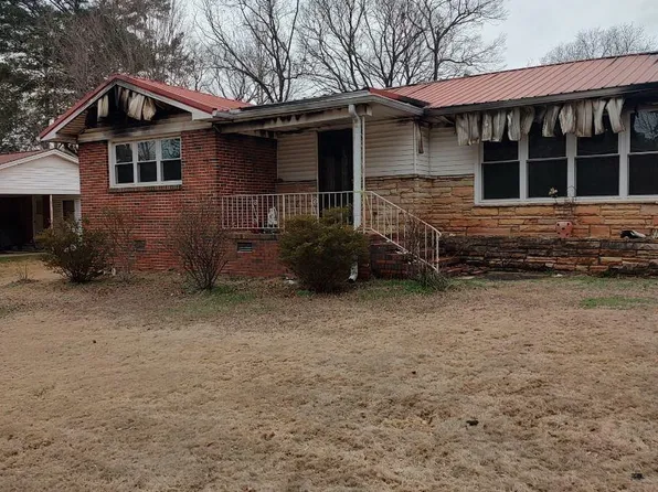 1212 Robertson Rd, Anniston, AL 36207