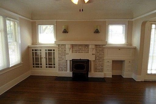 Family room Stove and original built-in units