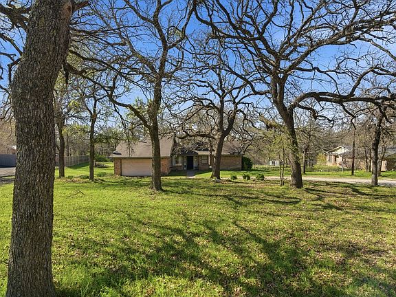 3rd image of 2111 Dorothy Ln